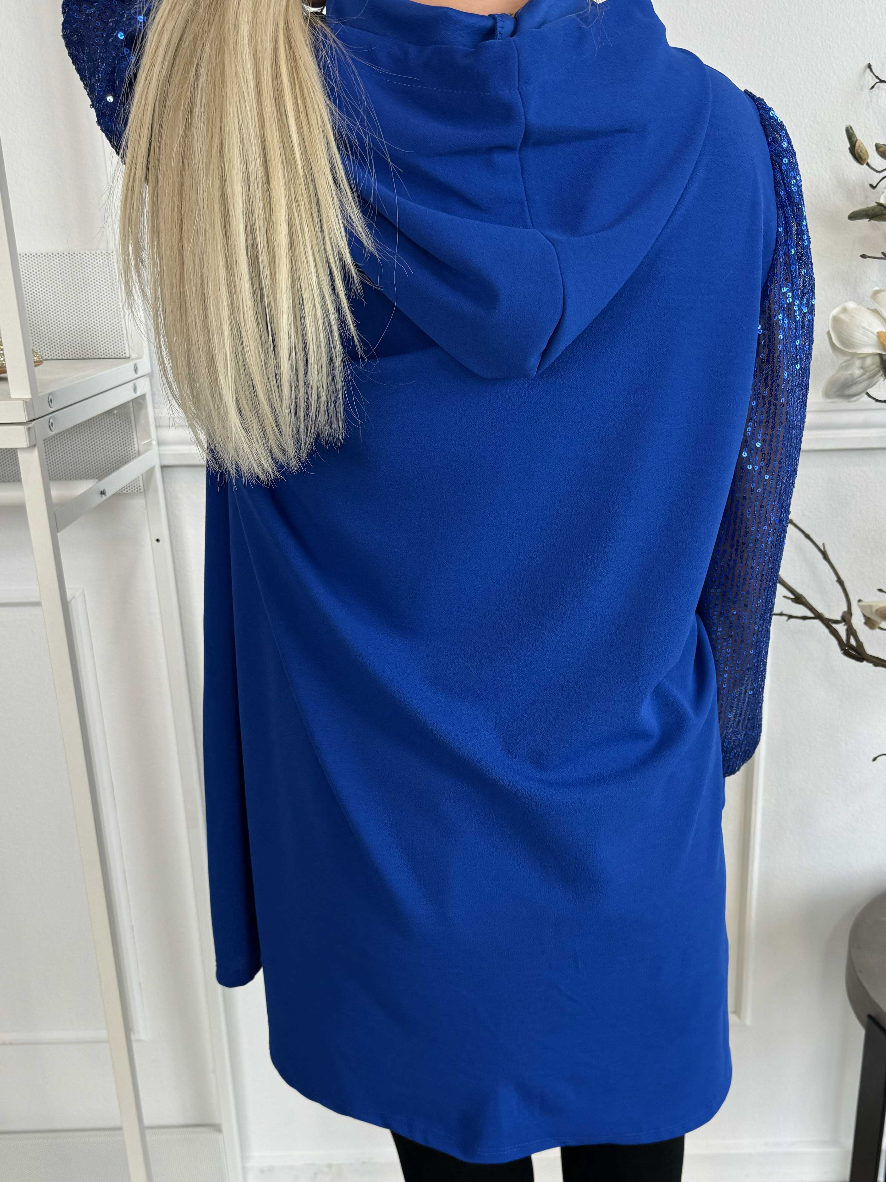 Adara - Ensfarvet hoodiekjole med pailletærmer